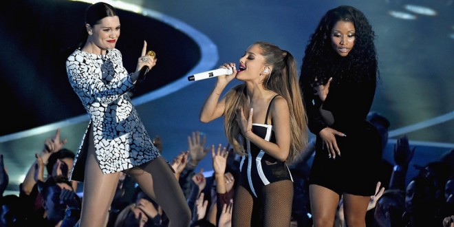 Los trajes más controvertidos y los momentos de más impacto en los Premios MTV VMA