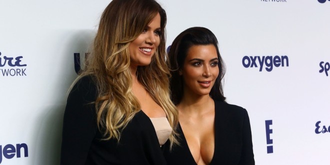 Khloe y Kim Kardashian alardearon juntas de su cola ¿quién es la ganadora?