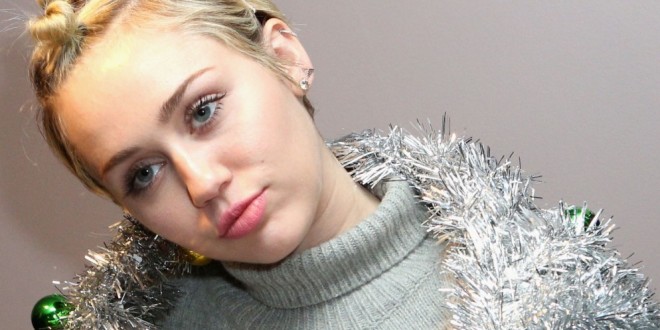 Miley Cyrus mostró los senos en su cuenta de Instagram