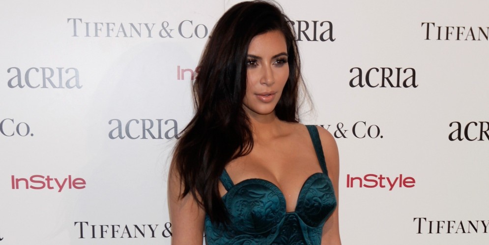 Kim Kardashian intenta nuevamente colapsar el internet usando un pequeño bikini