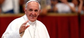 Curioso video del Papa Francisco aceptando una pizza en la calle