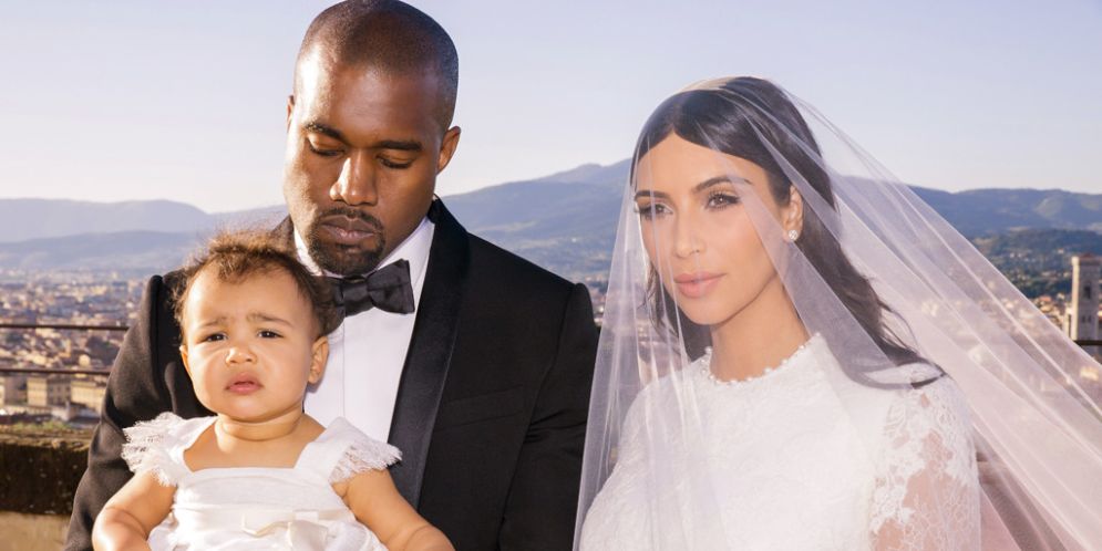 Luego de un año de casada, Kim Kardashian publicó fotos de su boda nunca antes vistas