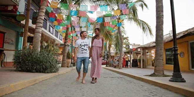 Fotos y video de Pirry y su novia paseando muy enamorados por México