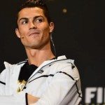 Cristiano Ronaldo fue fotografiado mientras orinaba en la calle