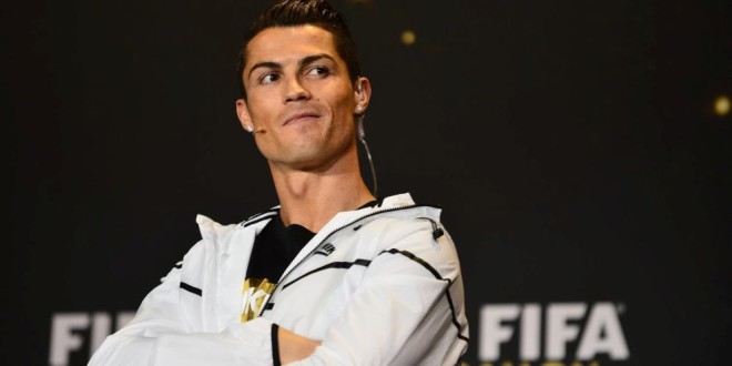 ¡Pillado! Cristiano Ronaldo fue fotografiado mientras orinaba en la calle