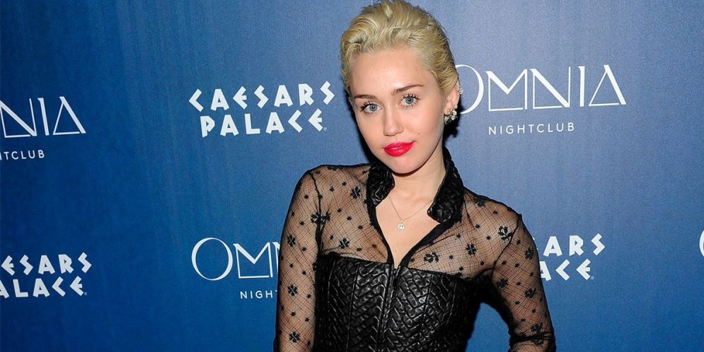 Miley Cyrus genera controversia con su última atrevida portada de revista