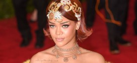 Rihanna le pone temperatura a las redes sociales con su atrevida selfie