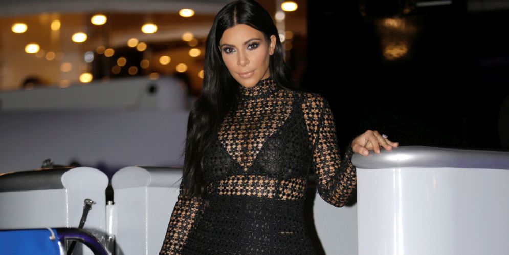 Kim Kardashian le puso picante a internet con su desnudo total… y mostrando barriguita