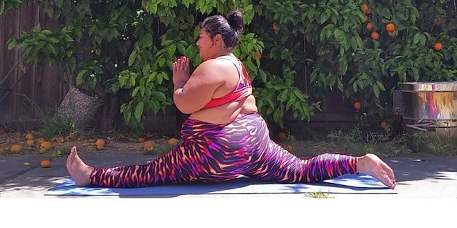 Practicante de yoga con obesidad sorprende al mundo con su flexibilidad y agilidad