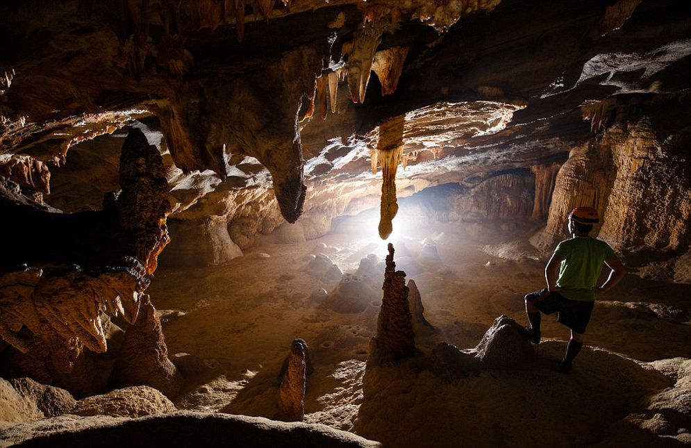 Sorprendentes imágenes de una cueva recientemente descubierta en Vietnam