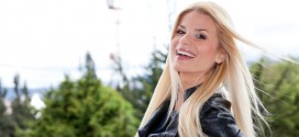 Fotos de Mary Méndez revelan que la presentadora se para en la cabeza cuando quiere
