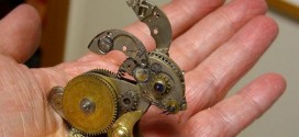 Partes de relojes antiguos son convertidas en maravillosas esculturas