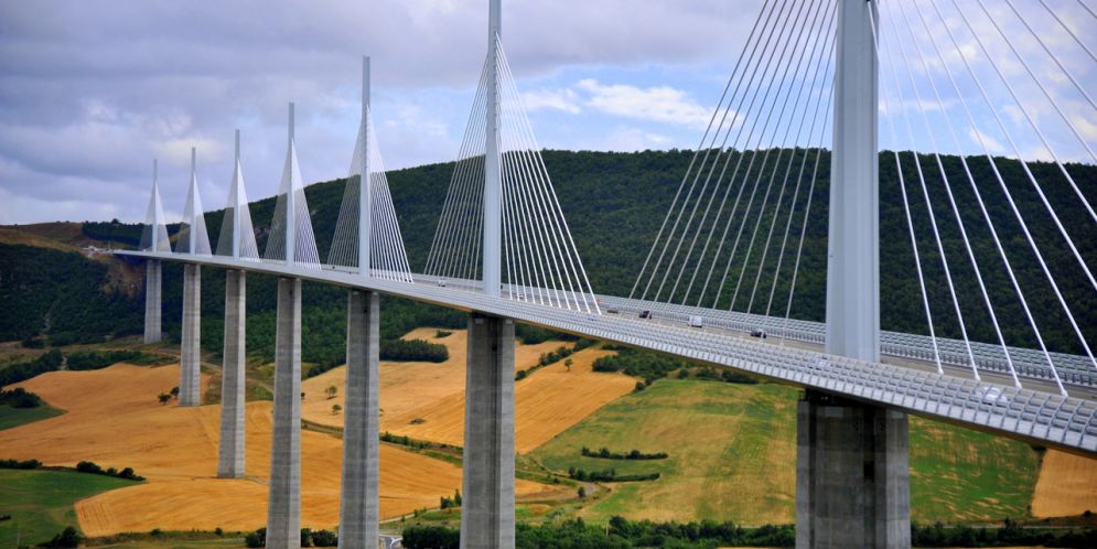 ¿Serías capaz de caminar por ellos? Los puentes más aterradores y asombrosos del mundo