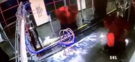 ¿Qué le pasa a un hombre atrapado en un lavado automático de autos? Video lo explica