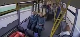 Video del interior del autobús que chocó cuando su conductor se durmió