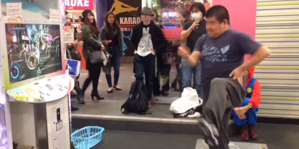 Le dirán ‘gordito’, pero este japonés derrota como nadie a la máquina de Dance Evolution [Video]