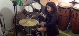 Video: esta es la sensacional niña de cinco años que toca la batería en una banda de metal