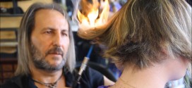 Video: conoce al peluquero que usa fuego, espadas samurái y garras para cortar el cabello