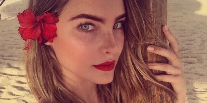 Polémica en redes sociales por foto de la estrecha y sospechosa cintura de Belinda