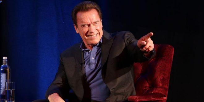 Un elefante le hizo pasar un terrible susto a Arnold Schwarzenegger en Suráfrica