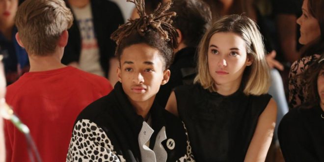 Fotos de Jaden Smith luciendo su marcado abdomen junto a su novia en Nueva York