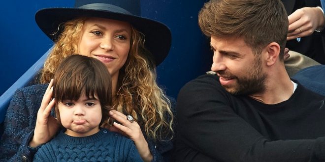 Ahora quien se monta en la bicicleta es el hijo de Shakira. Fotos de Milan Piqué junto a su padre