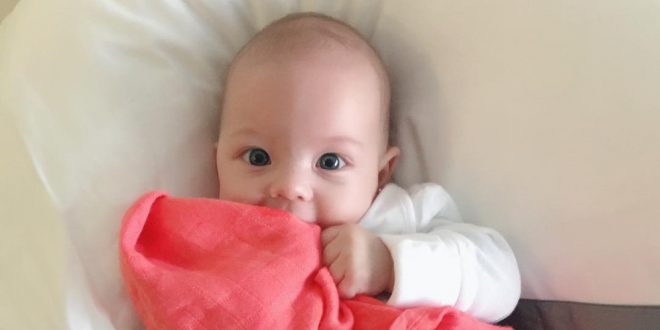 ¡Tiernísima! Video de la hija de Laura Acuña emocionada al ver a su mamá en TV